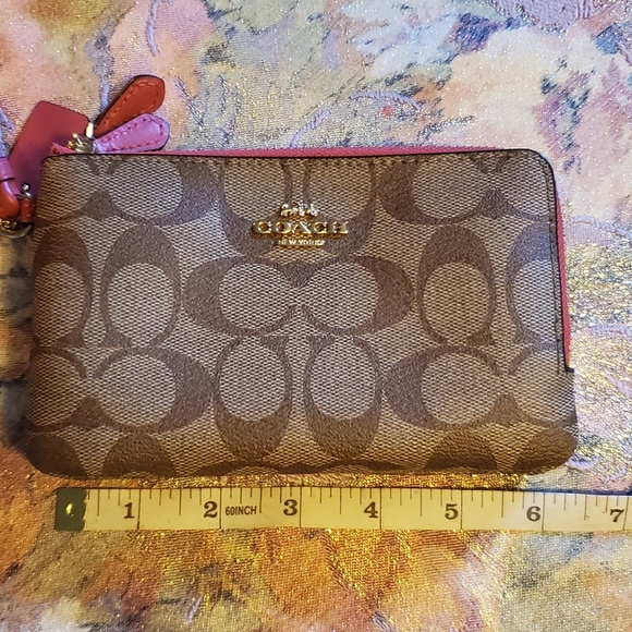 New COACH wristlet/wallet with pink trim - Picture 7 of 8